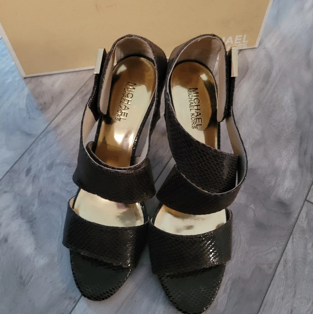 Michael Michael Kors Beverly Embossed Leather Sandals size 8.5M